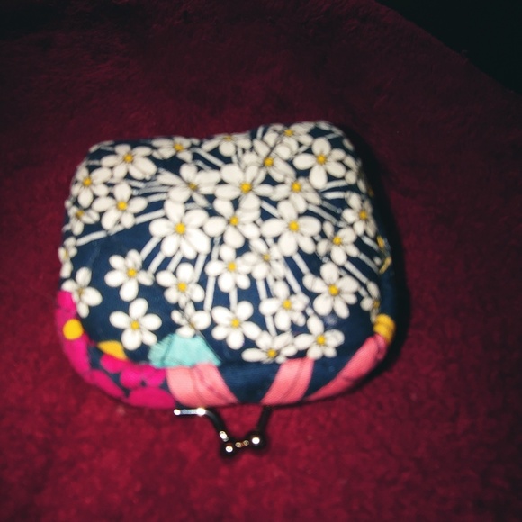 Vera Bradley coin purse with kiss lock closure - Picture 5 of 5